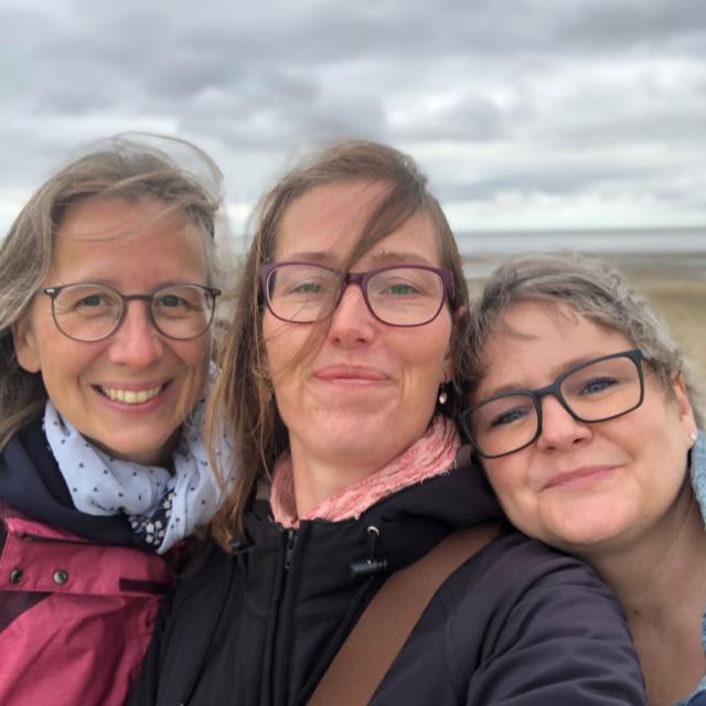 Wir drei Mädels am Strand in Sahlenburg